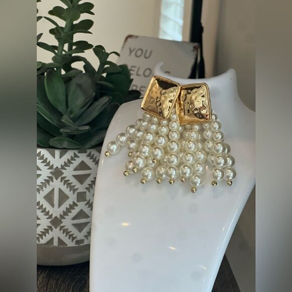 Golden Pearl Drop Earrings! - Picture 5 of 6